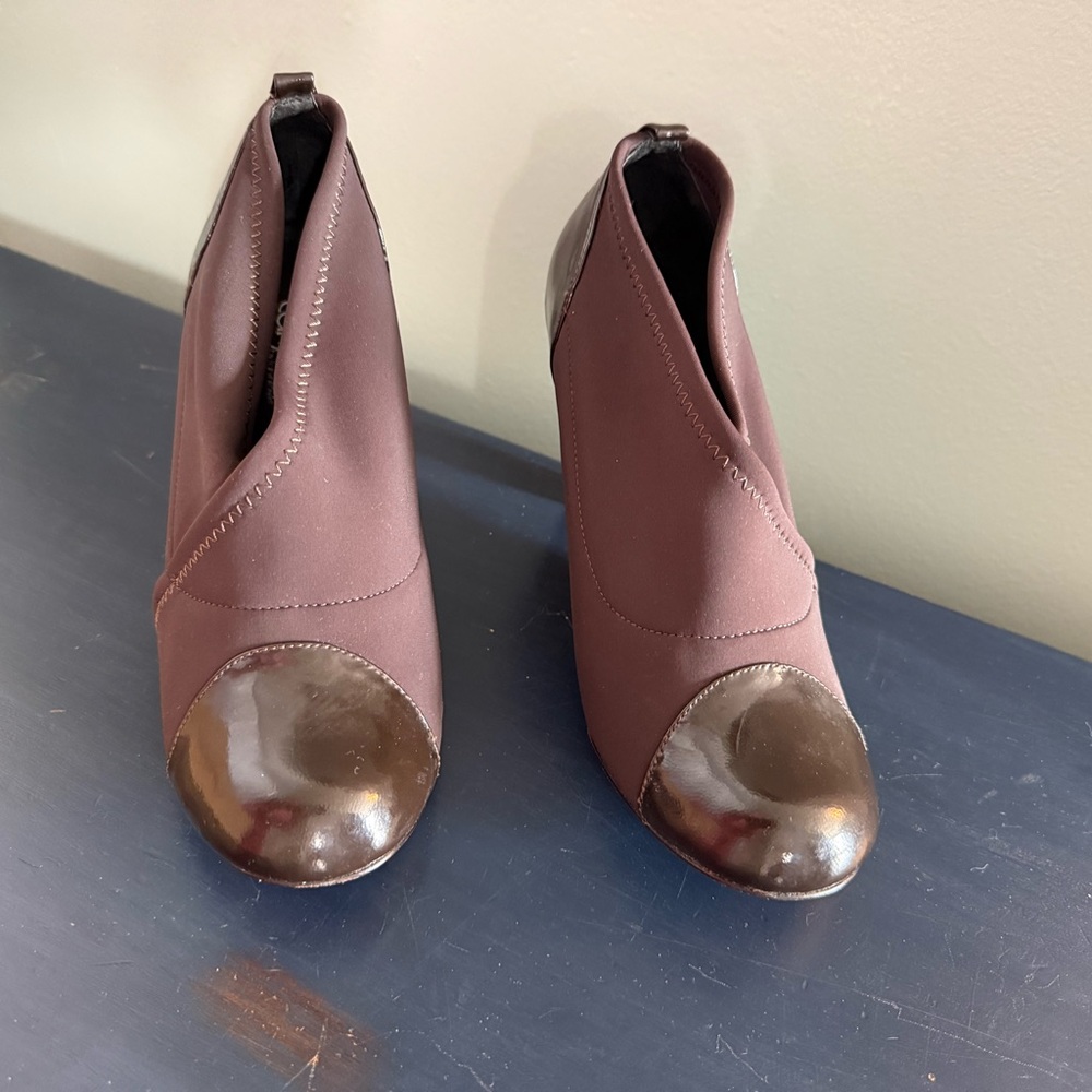 Taryn Rose cap toe ankle Shoes Heels 7 M Brown Fabric Patent Leather Toe